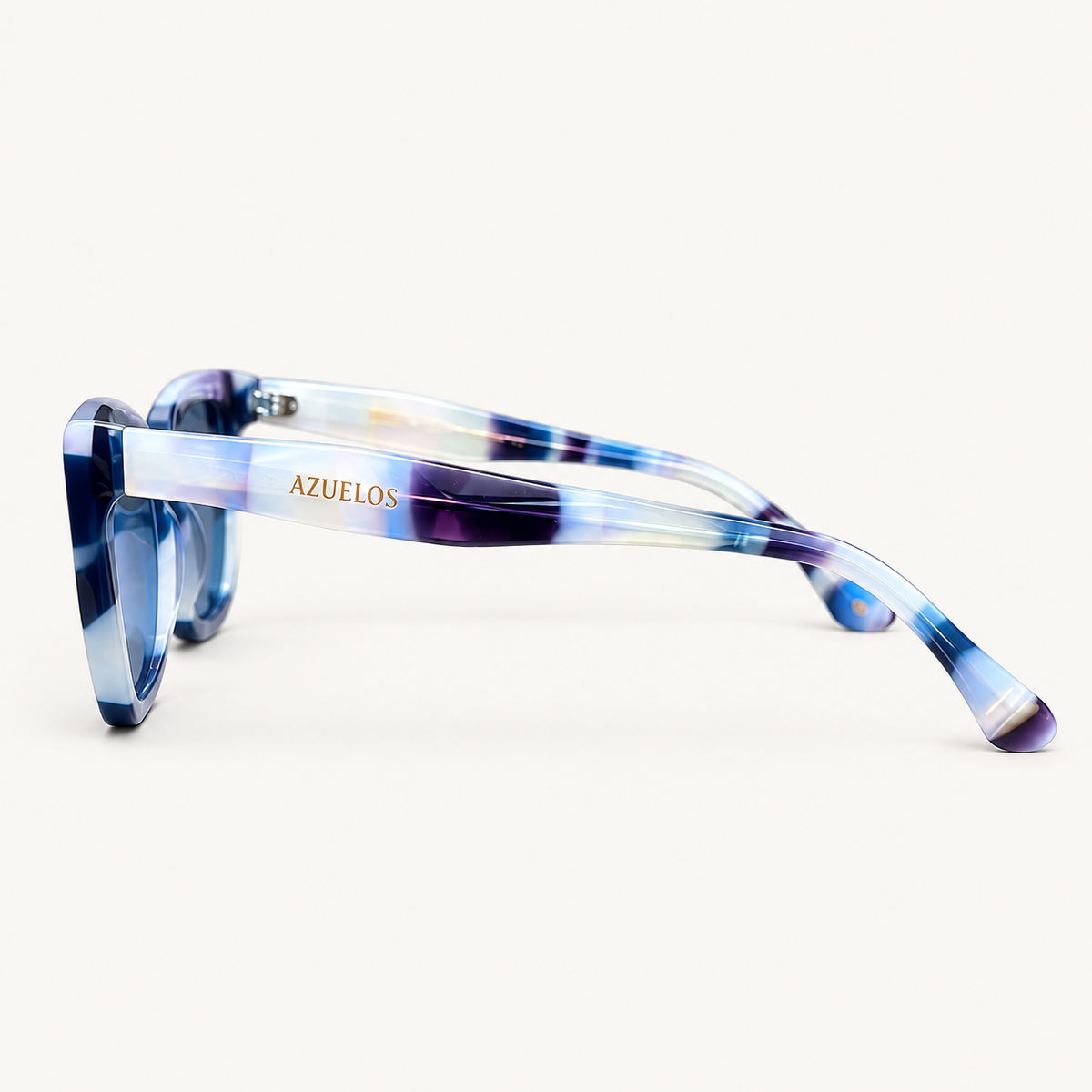 Audrey C6 Azuelos, vue de profil de la branche aux nuances bleues, violettes et nacrées