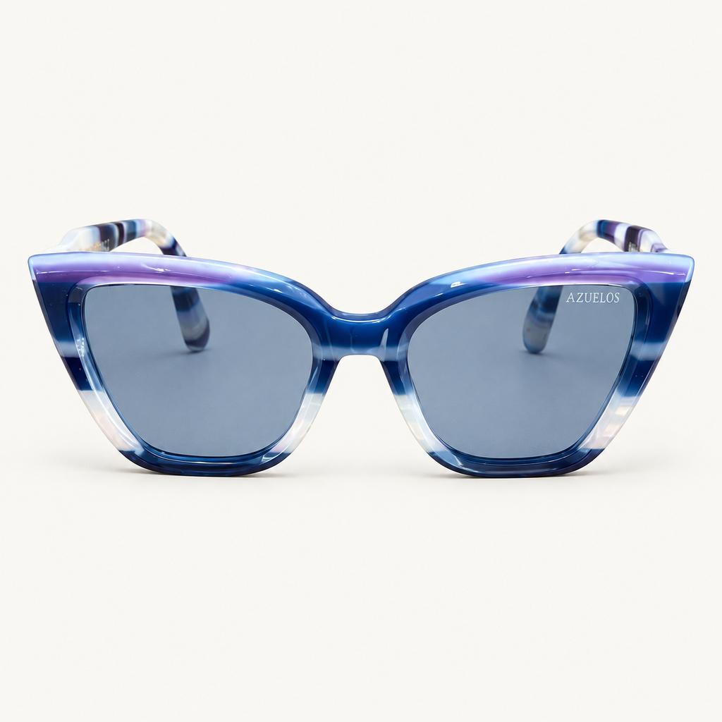 Audrey C6 Azuelos, lunettes de soleil femme œil-de-chat bleues et violettes aux nuances nacrées, vue de face