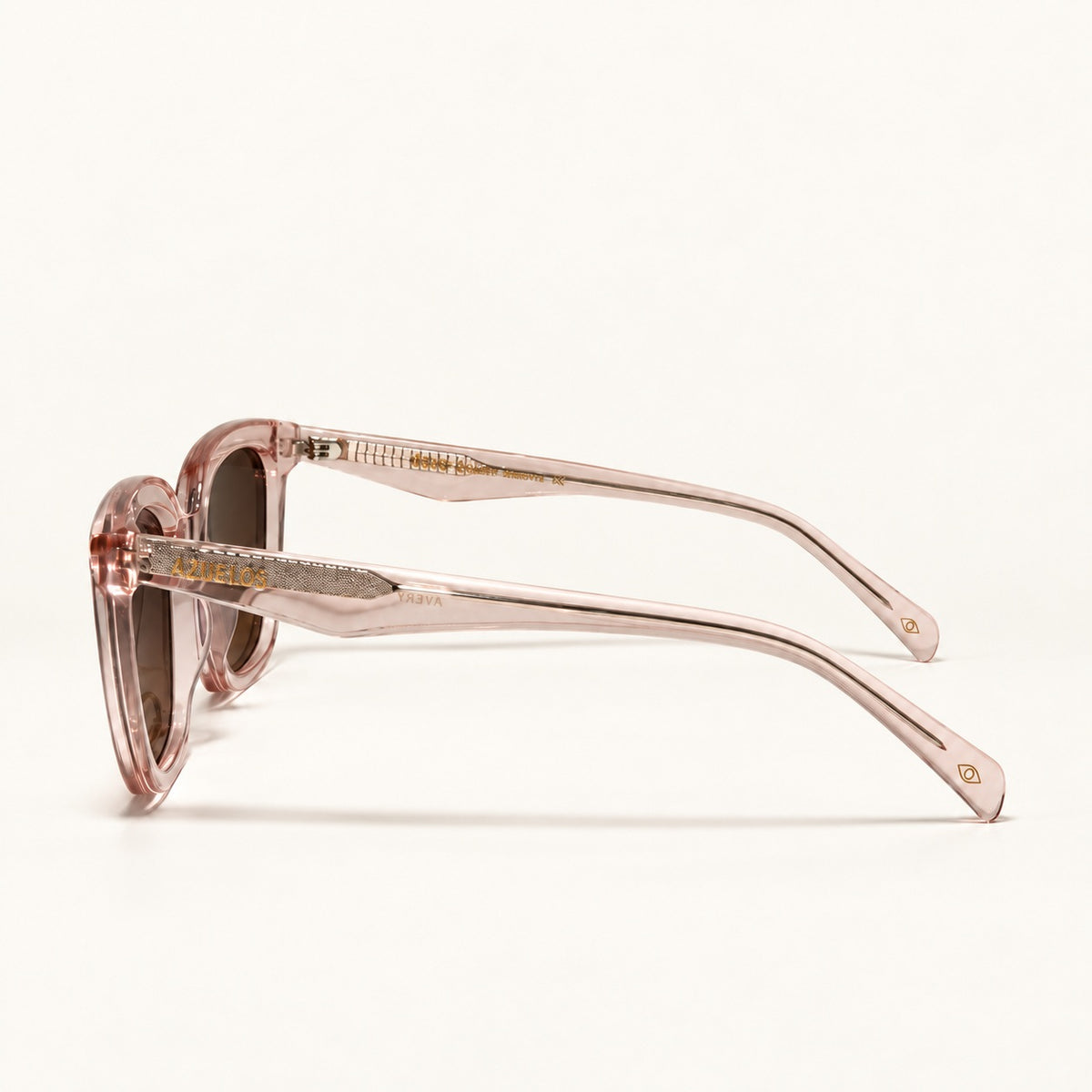 Profil des lunettes AZUELOS Avery C2, branches translucides avec âme métallique texturée et signature AZUELOS.