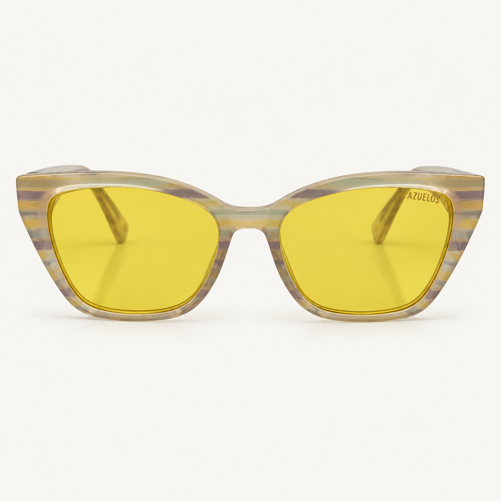 Vaughn C6 — lunettes de soleil femme à forme papillon, monture translucide rayée et verres jaunes, vue de face.