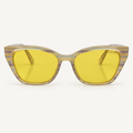 Vaughn C6 — lunettes de soleil femme à forme papillon, monture translucide rayée et verres jaunes, vue de face.