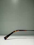 SOLEN C4, détail de la référence gravée sur la branche intérieure à motif écaille