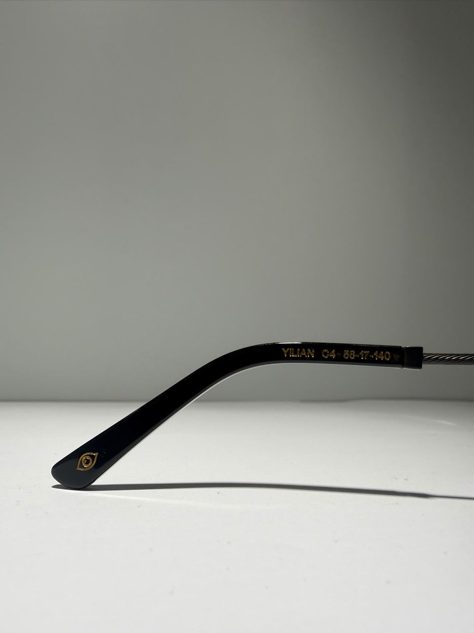 YILIAN C4, détail de la référence et des dimensions 58–17–140 gravées sur l’embout noir